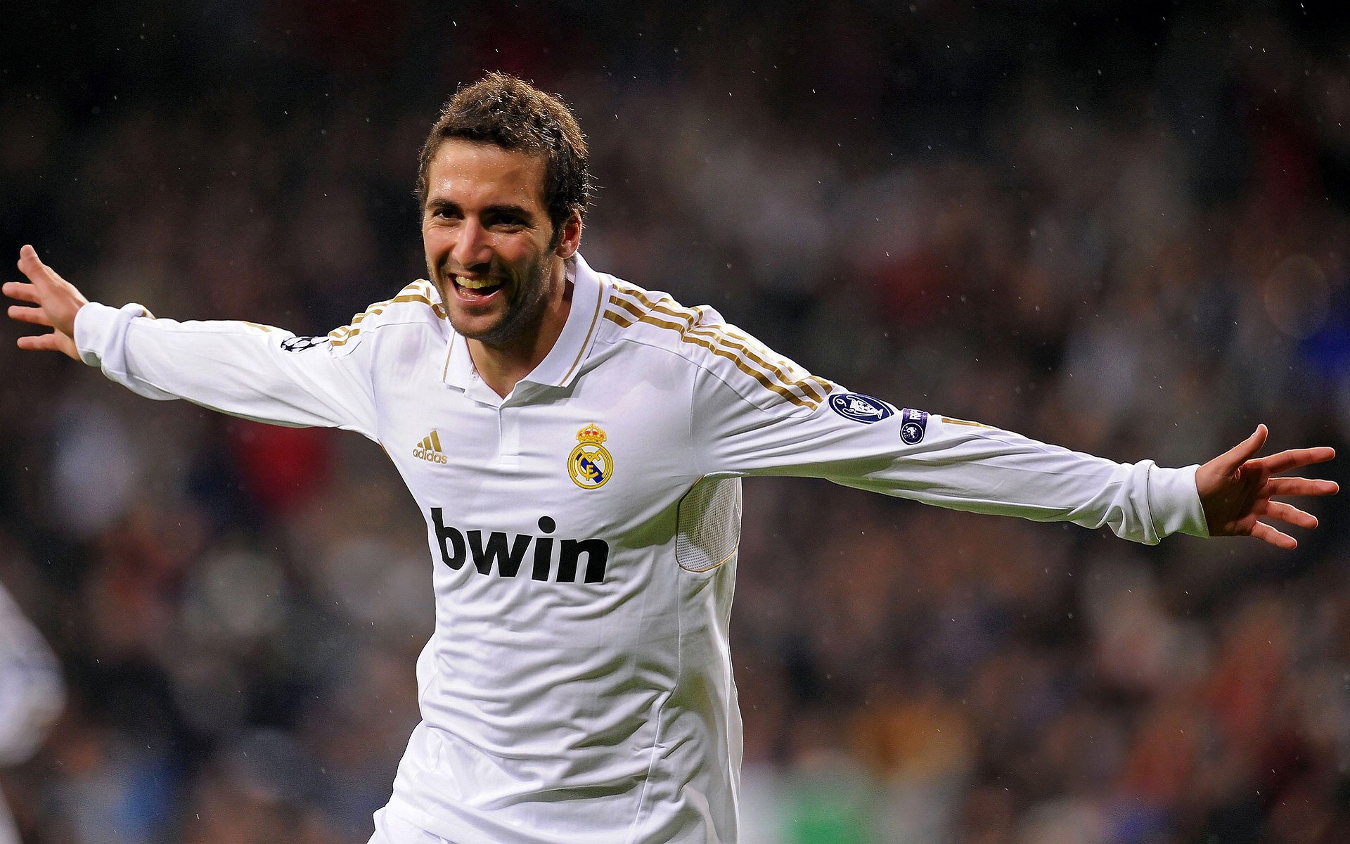 巴黎圣日耳曼在法甲继续领跑,稳居榜首